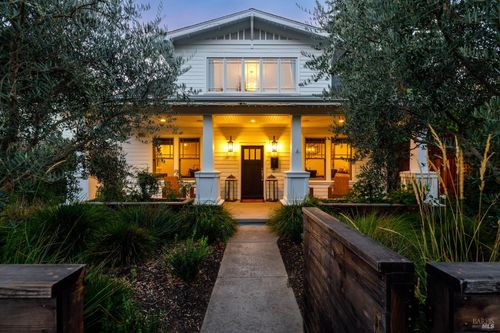 319 1st St, Healdsburg, CA, 95448-4243 | Card Image