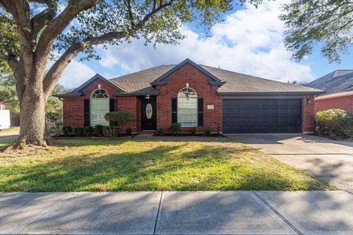 3718 Brighton Ln, Pearland, TX, 77584-7627 | Card Image