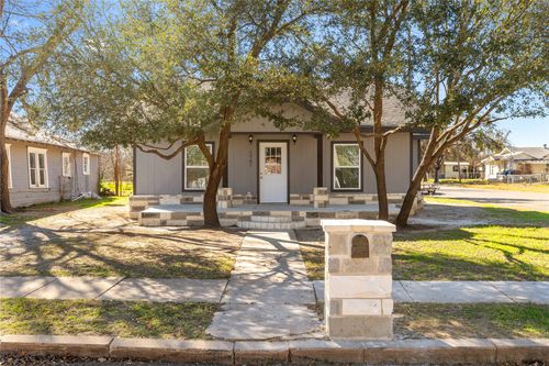 1701 1st St, Brownwood, TX, 76801-4207 | Card Image