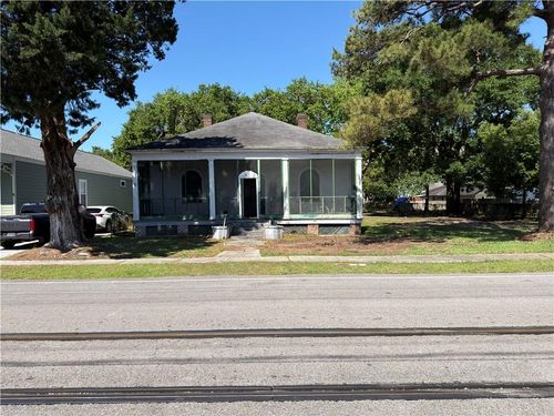 819 Madison St, Gretna, LA, 70053-2211 | Card Image