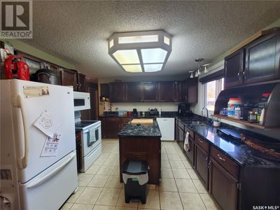 126 East Ave, House other with 5 bedrooms, 2 bathrooms and null parking in Kamsack SK | Image 3