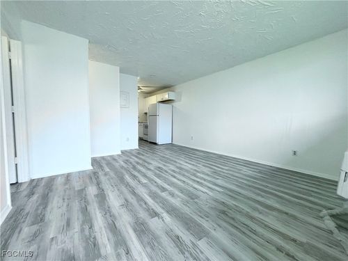 3215 Jeffcott St, FORT MYERS, FL, 33916-5700 | Card Image