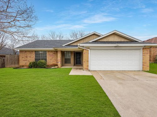 825 Bristol Ave, Saginaw, TX, 76179-3403 | Card Image