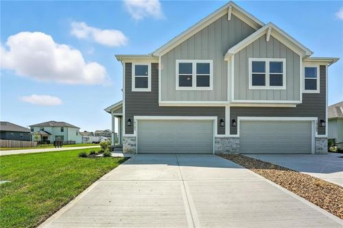 19703 W 195th Pl, Spring Hill, KS, 66083-8620 | Card Image