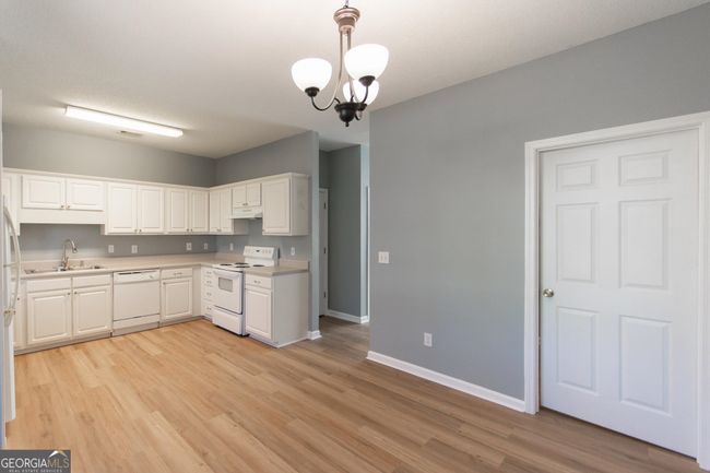 120 Brentwood Dr, Condo with 3 bedrooms, 3 bathrooms and null parking in Newnan GA | Image 6