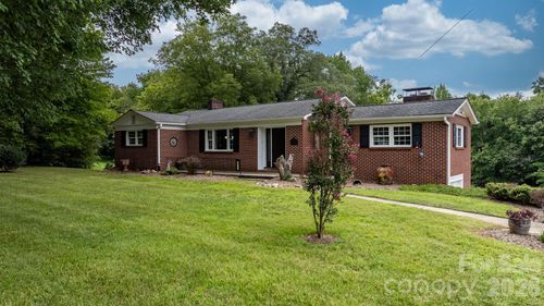 2210 19th Ave Se, Hickory, NC, 28602-8343 | Card Image