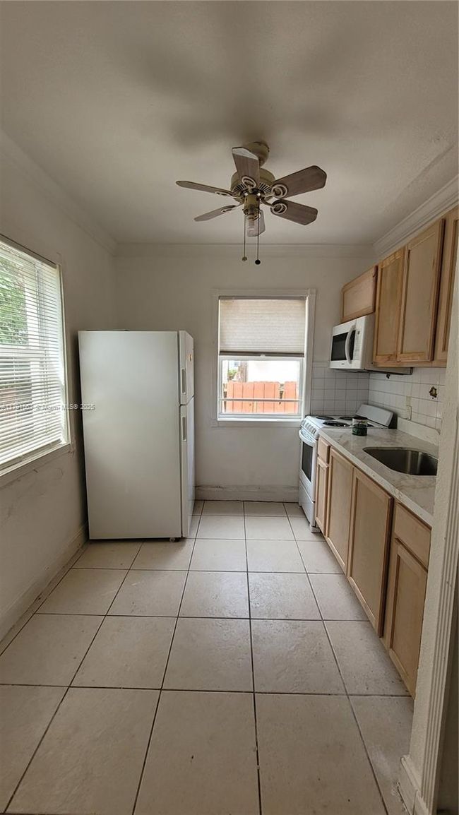 APT-4 - 7636 Abbott Ave, Condo with 1 bedrooms, 1 bathrooms and null parking in Miami Beach FL | Image 5