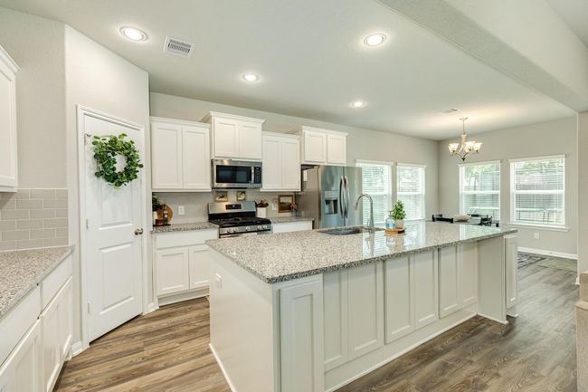 2234 Lake Forrest Dr, House other with 4 bedrooms, 2 bathrooms and 2 parking in West Columbia TX | Image 11