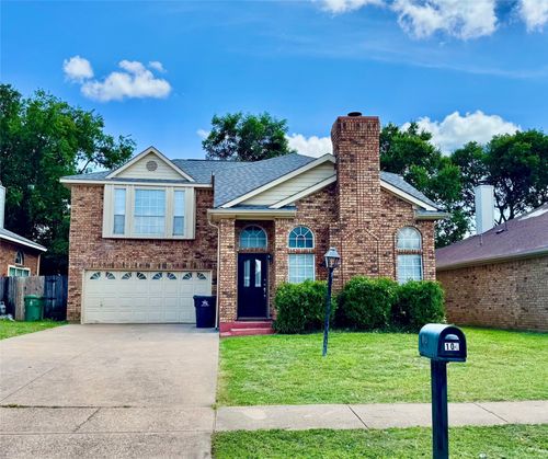 104 Moss Hill Dr, Arlington, TX, 76018-4018 | Card Image