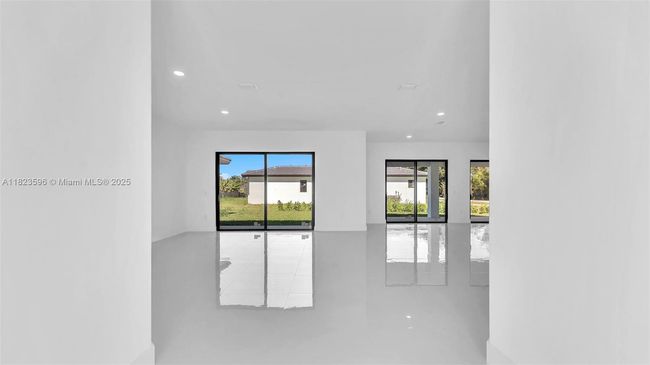 15455 Sw 232 Nd St, House other with 5 bedrooms, 4 bathrooms and null parking in Miami FL | Image 4