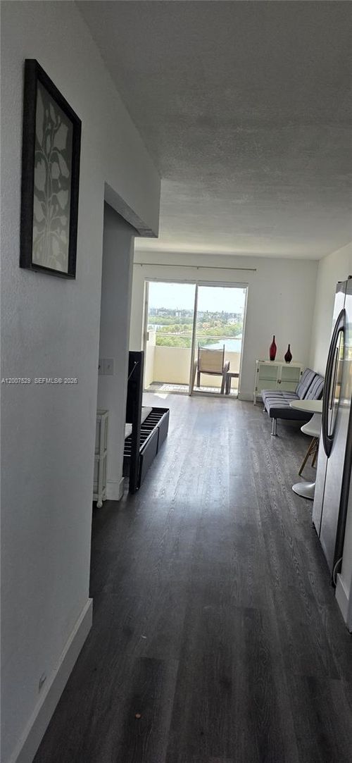 606-7904 West Dr, North Bay Village, FL, 33141-5522 | Card Image