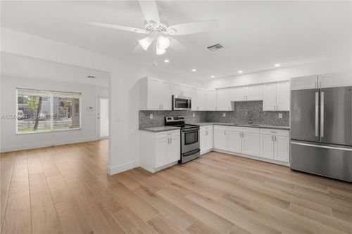 rear-unit-35 Nw 49th Ave, Miami, FL, 33126-5129 | Card Image