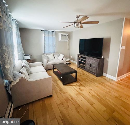 8239 Pine Rd, PHILADELPHIA, PA, 19111-1823 | Card Image