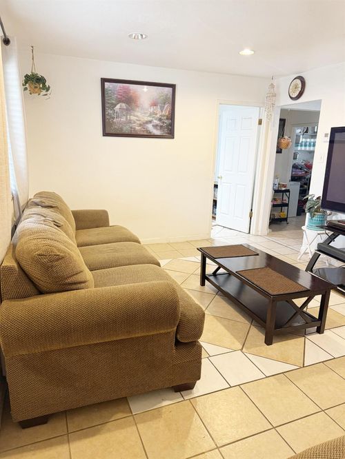 226 7th Street, Los Banos, CA, 92625 | Card Image