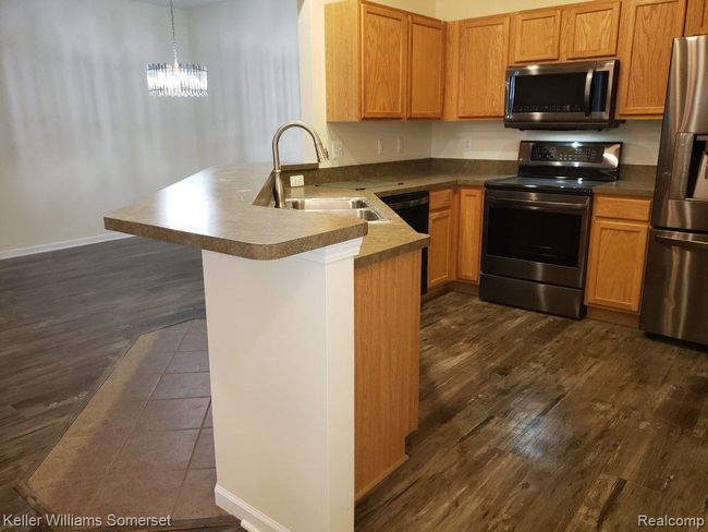 15268 Yale Dr, Condo with 2 bedrooms, 2 bathrooms and null parking in Clinton Twp MI | Image 5