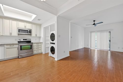 apt-305-11711 Memorial Dr, Houston, TX, 77024-7228 | Card Image