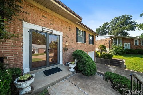 10300 Parkman Dr, Saint Louis, MO, 63123-5108 | Card Image