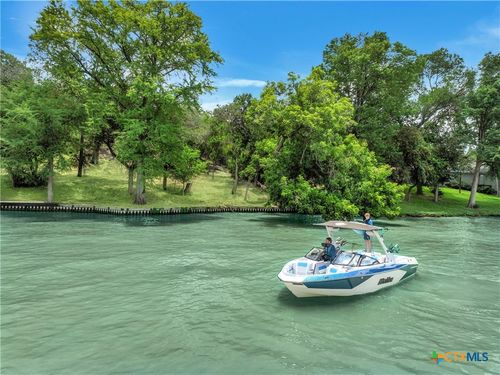 505 E Zipp Rd, New Braunfels, TX, 78130 | Card Image
