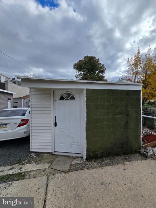 614 Minor St, READING, PA, 19602-2724 | Card Image