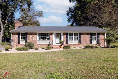 Ranch-style house with a front lawn | Image 2