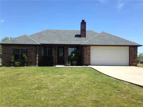 1009 Kiowa Dr E, Gainesville, TX, 76240-9577 | Card Image