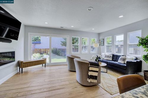 3958 W Las Positas Blvd, Pleasanton, CA, 94588-4127 | Card Image