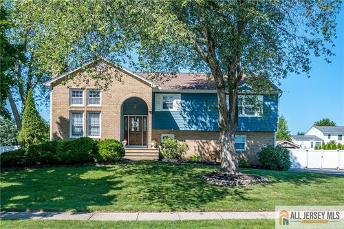 2 Jay Ct, KENDALL PARK, NJ, 08824-1326 | Card Image