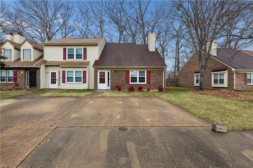 377 Kinsmen Way, Hampton, VA, 23666-3678 | Card Image