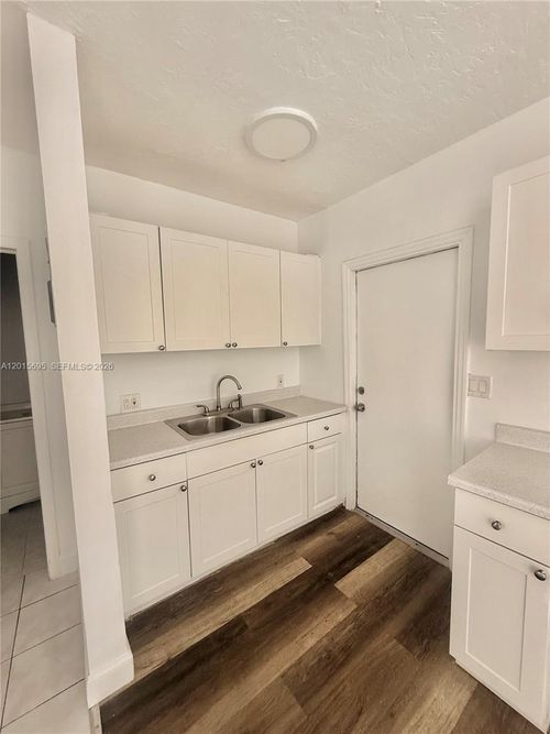 1-1903 Thomas St, Hollywood, FL, 33020-2130 | Card Image