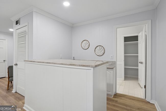 5273 Glenridge Dr, Townhouse with 3 bedrooms, 4 bathrooms and 2 parking in Sandy Springs GA | Image 57