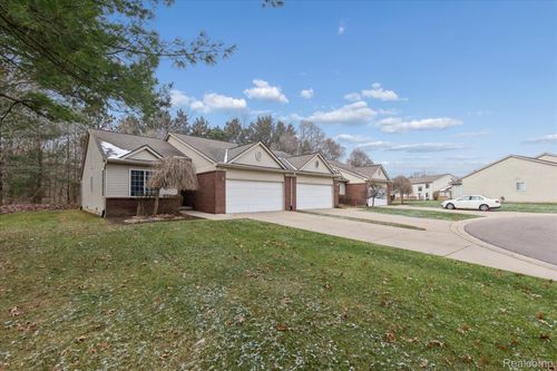 290 Wood Pt, Howell, MI, 48843-6144 | Card Image