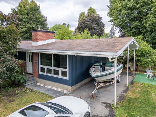 935 Goren Ave, Ottawa, ON, K1G2T6 | Card Image