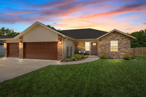 435 E Logan St, Willard, MO, 65781-7534 | Card Image