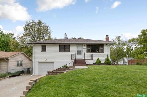 10934 Prairie Village Drive, Omaha, NE, 68124 | Card Image