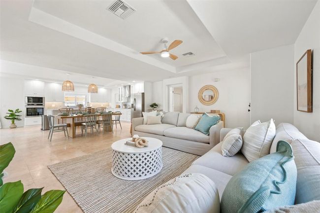 204 75 Th St, House other with 3 bedrooms, 2 bathrooms and null parking in HOLMES BEACH FL | Image 6