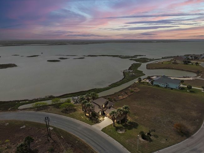 1022 Cape Velero Dr, House other with 3 bedrooms, 3 bathrooms and null parking in Rockport TX | Image 4