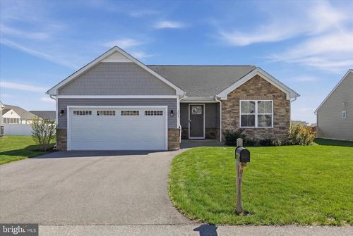 313 Switchgrass Ct, BUNKER HILL, WV, 25413-1157 | Card Image