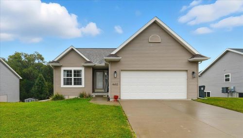 4652 Loren Dr, Cedar Falls, IA, 50613-8024 | Card Image
