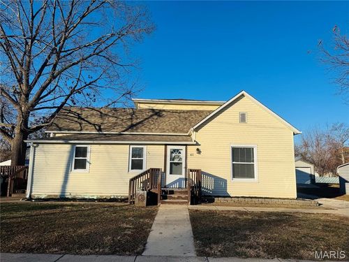 405 Perkins St, Odin, IL, 62870-1132 | Card Image