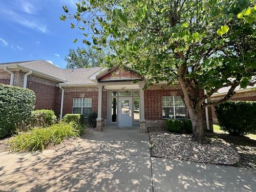 127 W Sunbridge Dr, Fayetteville, AR, 72703-1899 | Card Image