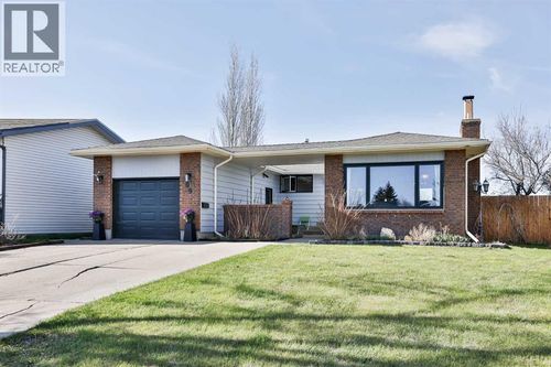99 Lemoyne Crescent W, Lethbridge, AB, T1K4A4 | Card Image