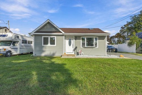 21 Birs Ave, Lindenhurst, NY, 11757-1805 | Card Image