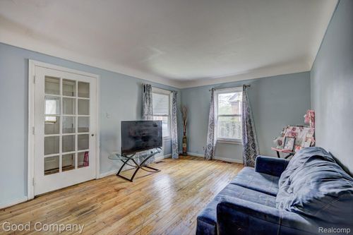 7686 W Parkway St, Detroit, MI, 48239-1070 | Card Image