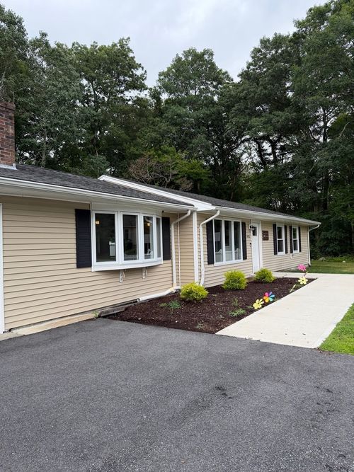 443 Cross Rd, Dartmouth, MA, 02747-2018 | Card Image