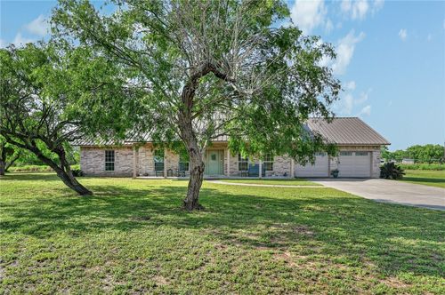 118 Agape Dr, Woodsboro, TX, 78393-3662 | Card Image
