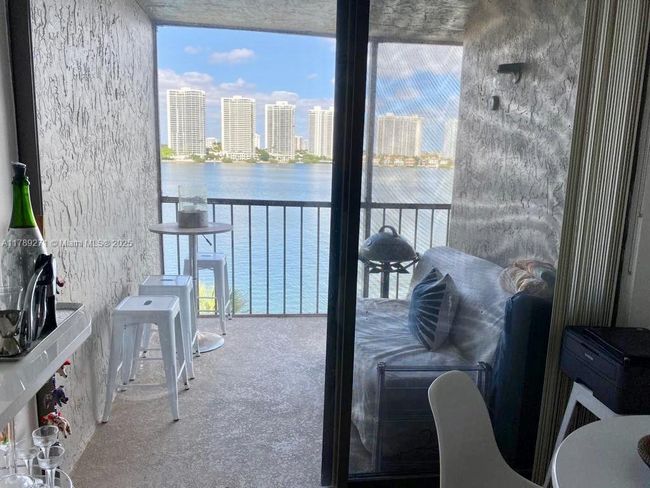N607 - 17600 N Bay Rd, Condo with 2 bedrooms, 2 bathrooms and null parking in Sunny Isles Beach FL | Image 6