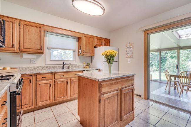 Kitchen Into Garden/Sunrrom | Image 10