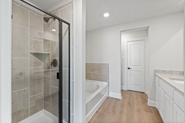 Primary Bathroom | Image 6