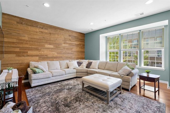 1004 Pointe View Dr, Townhouse with 3 bedrooms, 3 bathrooms and 2 parking in Mars PA | Image 11