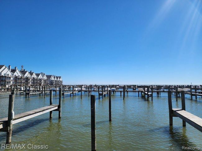 UNIT-301 - 37512 Jefferson Avenue, Condo with 2 bedrooms, 2 bathrooms and null parking in Harrison Charter Township MI | Image 4